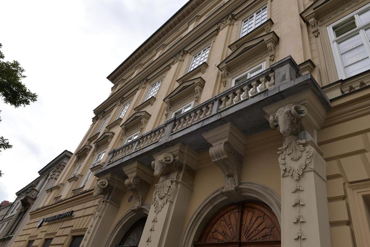 Apartamenty W Palacu Pod Baranami Krakau Exterior foto