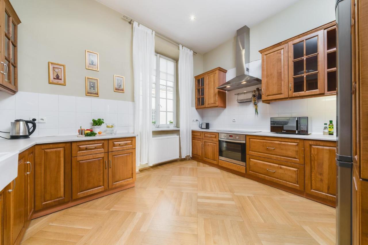 Apartamenty W Palacu Pod Baranami Krakau Exterior foto